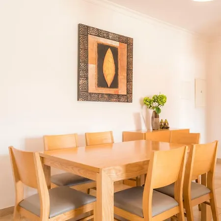 Apartment B08 - Central 2 Bed With And Pool *