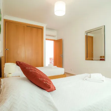 B08 - Central 2 Bed With And Pool Apartment Lagos