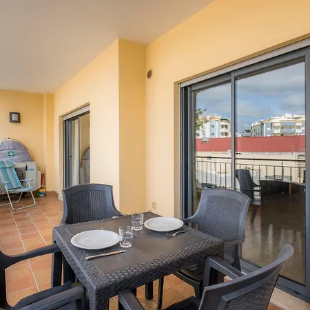 B08 - Central 2 Bed With And Pool Appartement