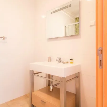 B08 - Central 2 Bed With And Pool Appartement Lagos