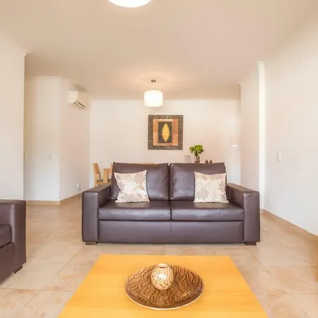 B08 - Central 2 Bed With And Pool Appartement Lagos