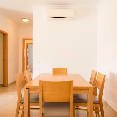 B08 - Central 2 Bed With And Pool Lagos