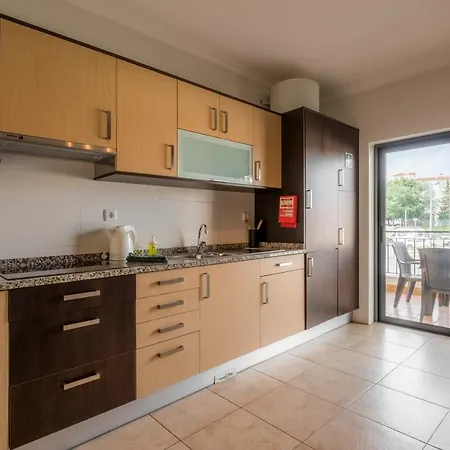 B08 - Central 2 Bed With And Pool *