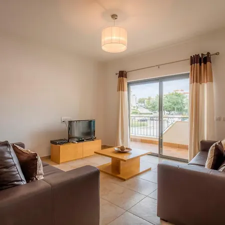B08 - Central 2 Bed With And Pool *